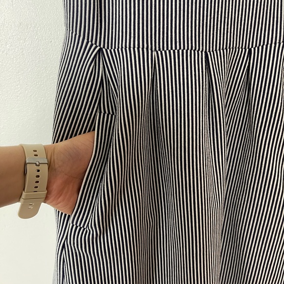 Banana Republic Navy Blue White Striped Fit Flare Dress Scoop Neck Size 6 - Picture 7 of 12